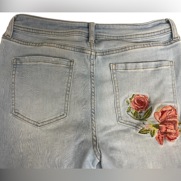 Floral Embroidered Light Blue Jeans - Picture 3 of 7